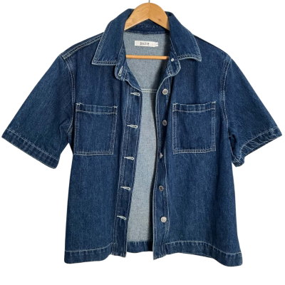 Dazie Womens Dark denim short sleeve Size 8 Button Up Top Navy Blue 