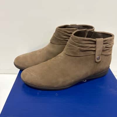 Diana Ferrari Womens  Size 9.5 Ankle Boots Brown 