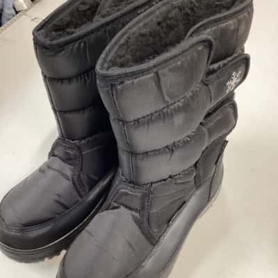 37 south Womens  Size 6 snow boots Black  