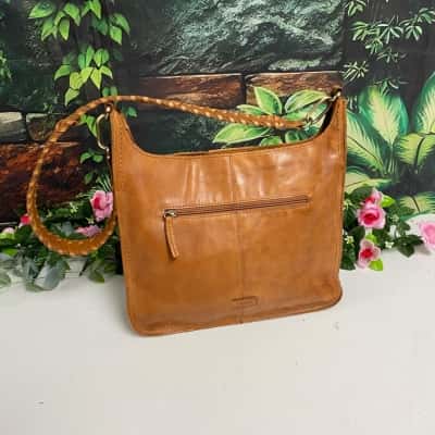 Womens Evity Leather Handbag