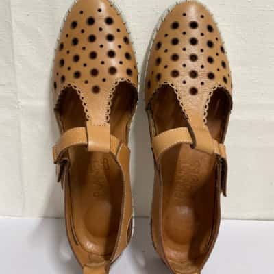Planet Shoes Womens  Size 42 Flats Natural 
