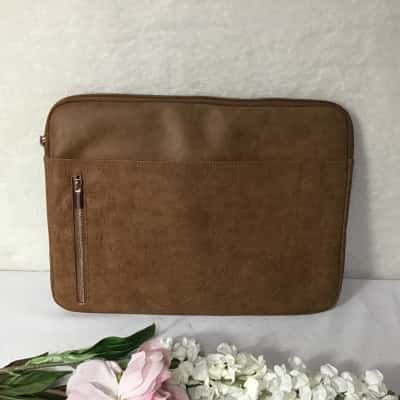 Typo Tan Brown / Butterfly Pattern Zipped Laptop Bag