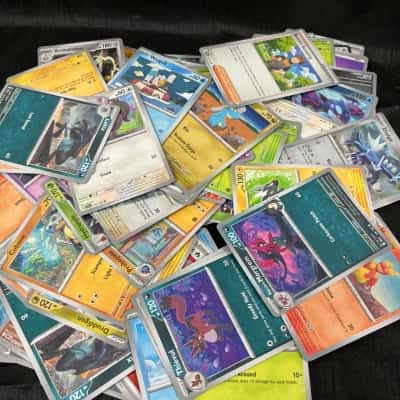 100 x Pokémon cards 