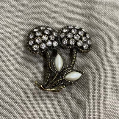  Womens Diamanté and Faux Pearl Flower Brooch