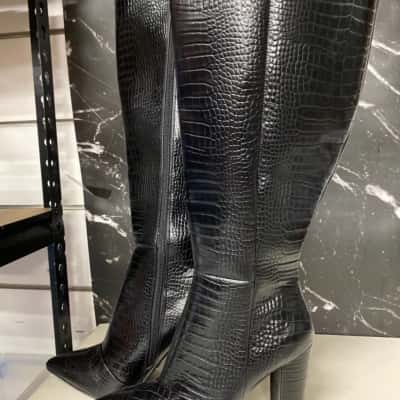 Novo Size 11 Black  boots 