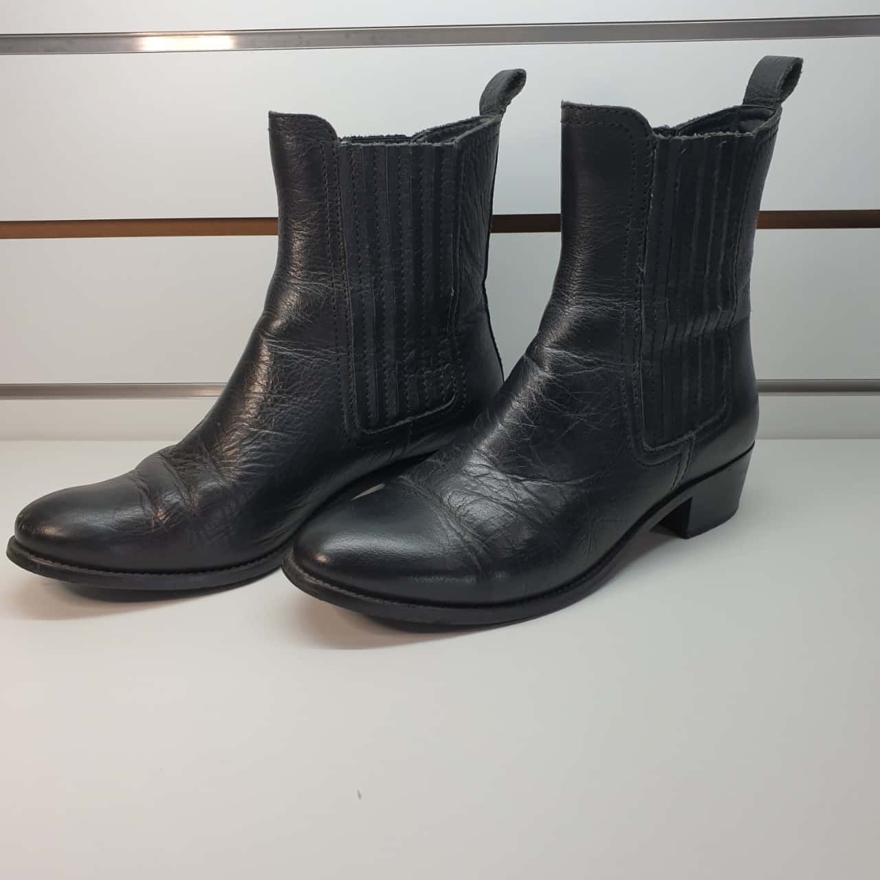 Novo Womens Size 7 Black Leather Boots(s)