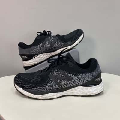 New Balance Mens Trainers  Size 10.5 Black  / Grey 
