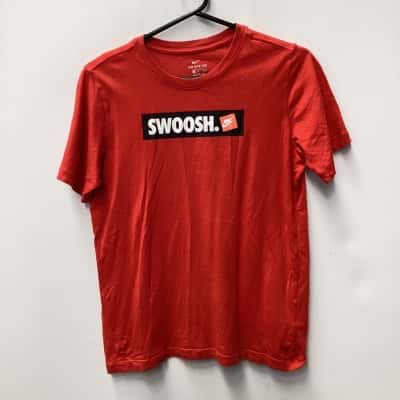 Nike Mens swoosh bumper sticker  Size XL Short Sleeve T-shirt Red 