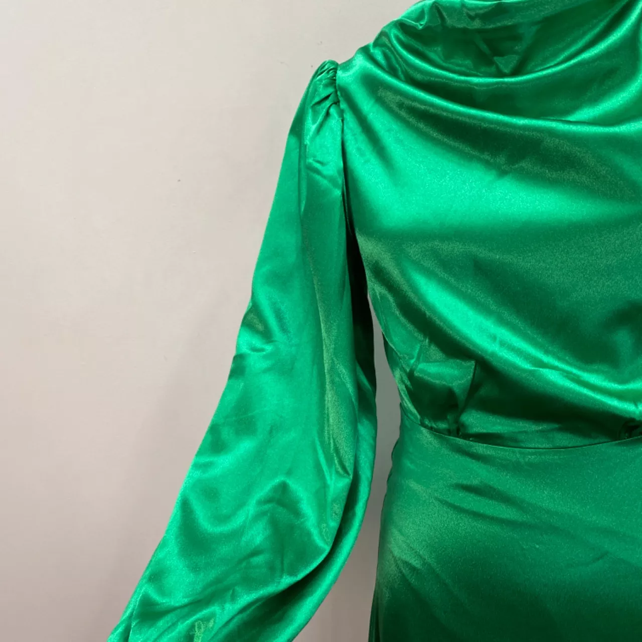 Virgos Lounge Womens Size 8 Maxi Dress Sateen Emerald Green (s) - New With Tags | Salvos Stores Virgos Lounge Womens Size 8 Maxi Dress Sateen Emerald Green (s) - New With Tags | Salvos Stores