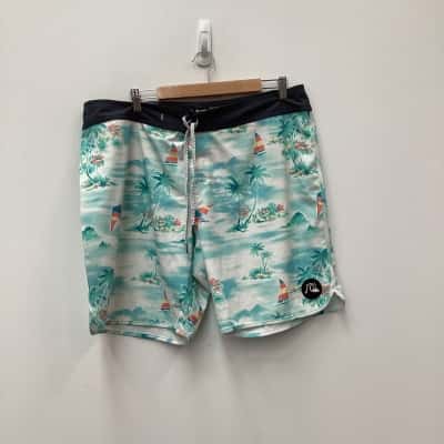 Quicksilver Mens  Size 38 Multicoloured shorts 