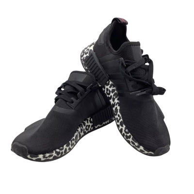 Adidas Womens  Size 6 / 7.5 Sneakers Black  NWOT   CAB