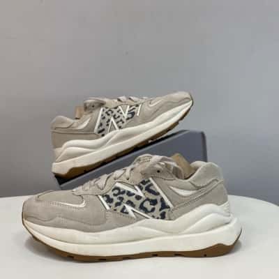 New Balance Womens  Size 6 Sneakers / Trainers Natural 