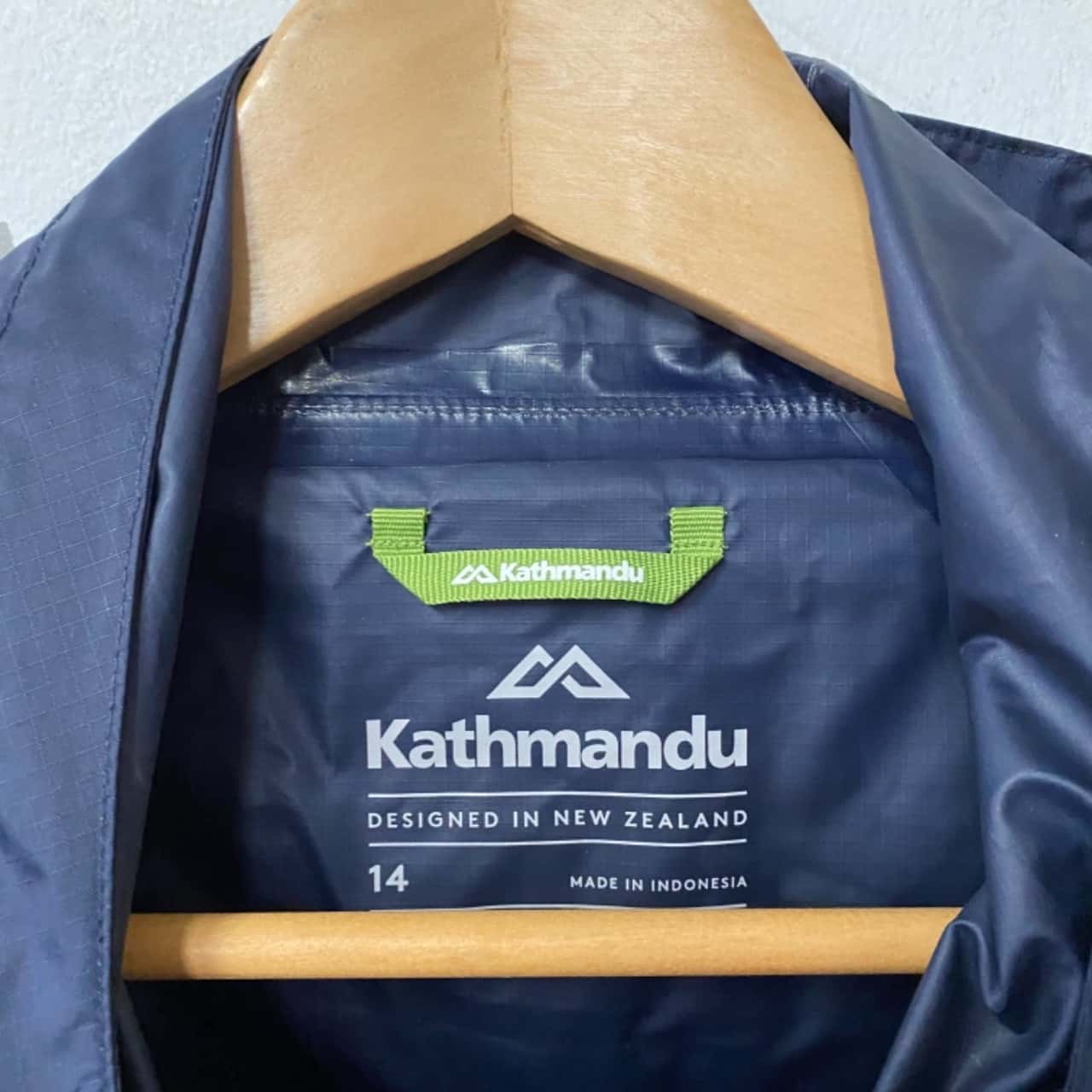 Kathmandu Womens Size 14 Raincoat Navy Blue (s)