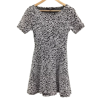 Guess Womens dress Size S Black  / White 