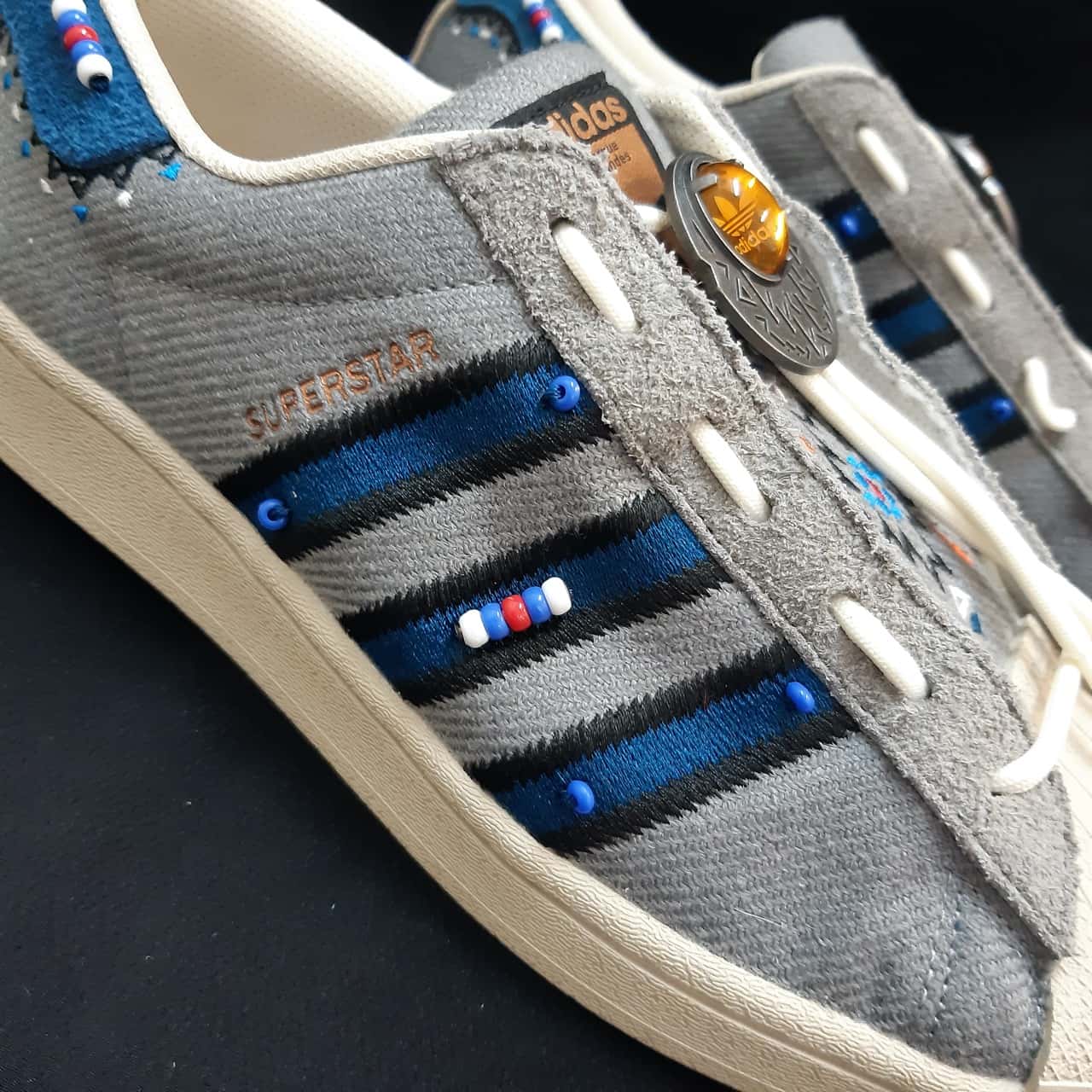 Adidas La marque aux 3 bands Women,s Size 8 / 7(s) - New Without 
