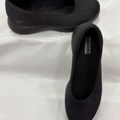 Skechers Womens  Size 7.5 UK