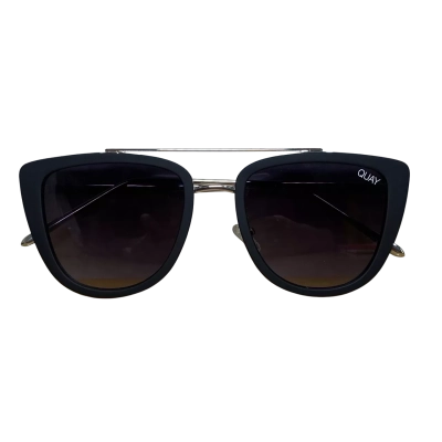 Quay Australia French kiss sunglasses in black