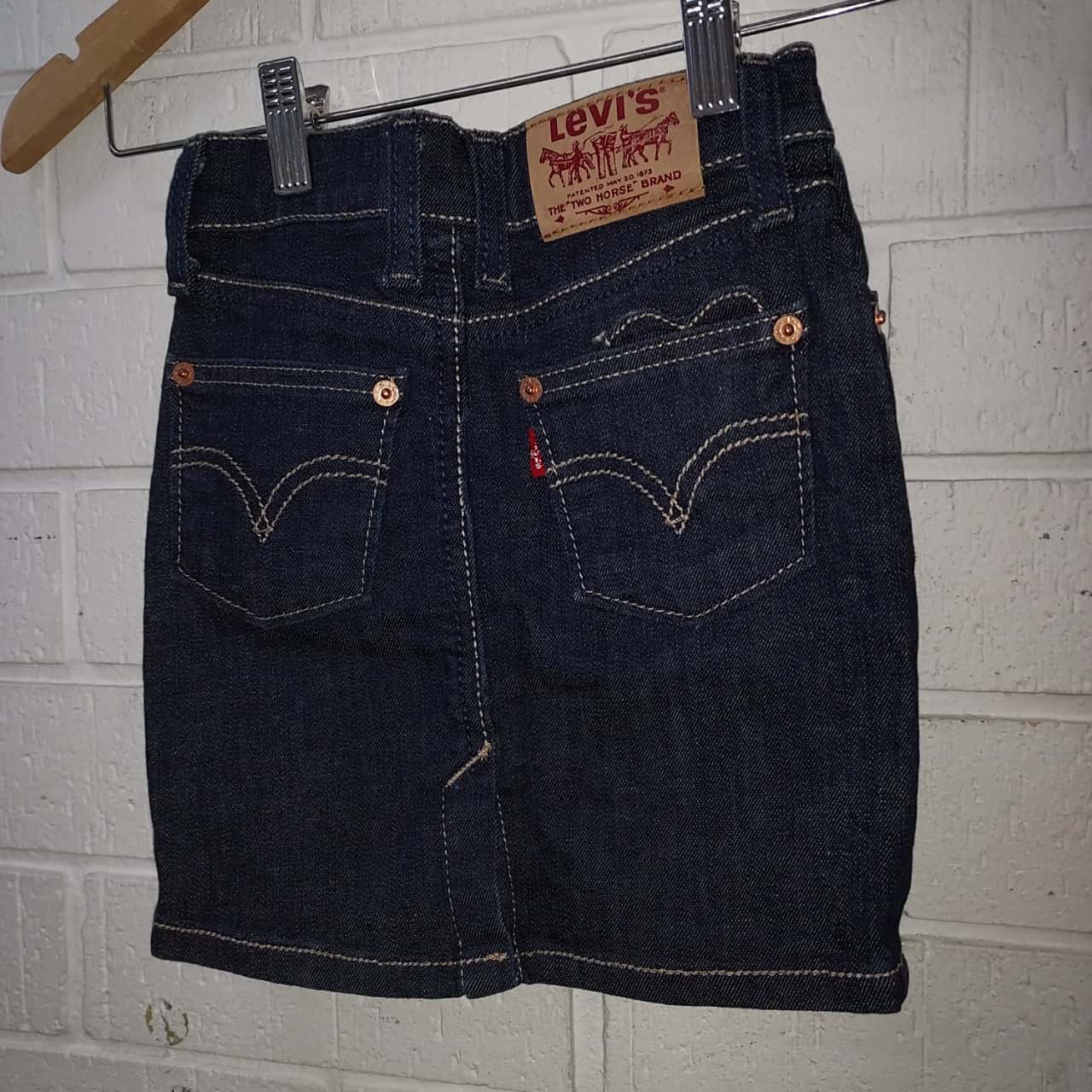 Levi's size 4 Made in Pakistan Skirt Denim Copper Rivets Levi Kids Good