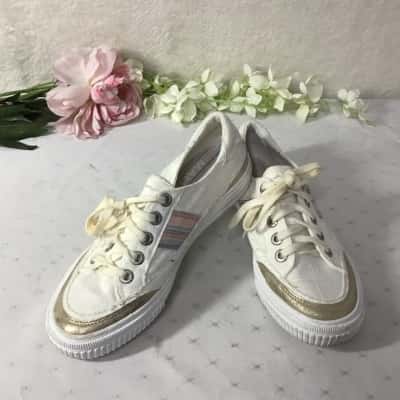 Blowfish Malibu Alex Womens Size 8 White Sneakers with Multicoloured Striped Trim