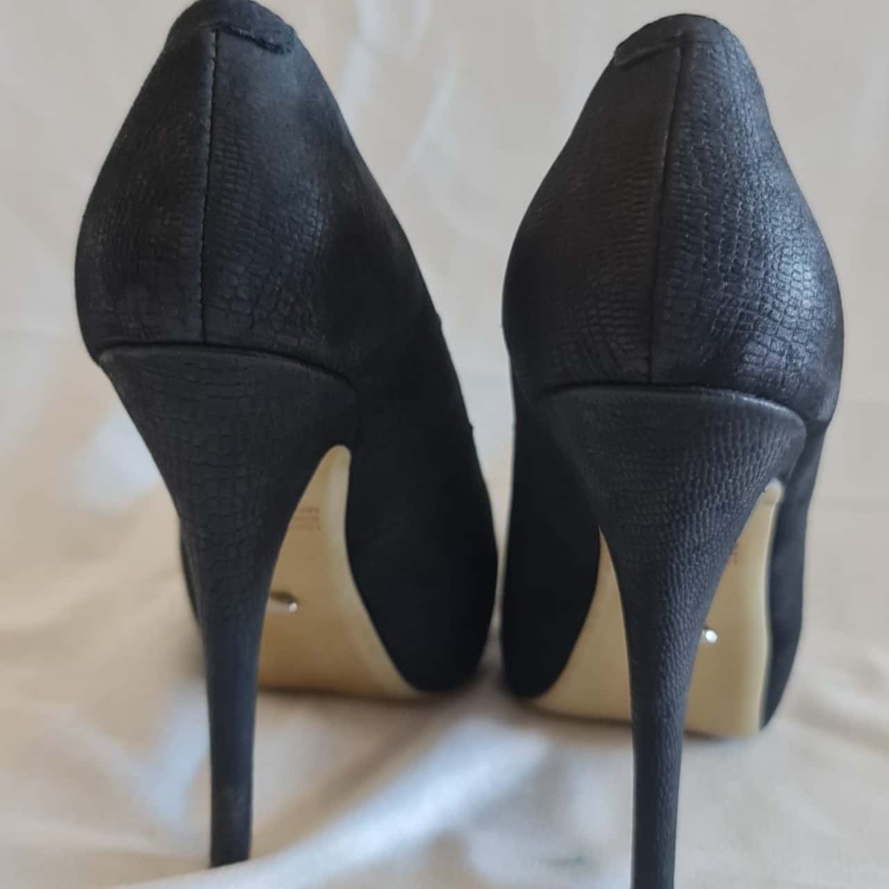 basic black heel