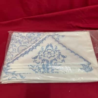 Embroidered Table Cloth with 4 Matching Napkins 