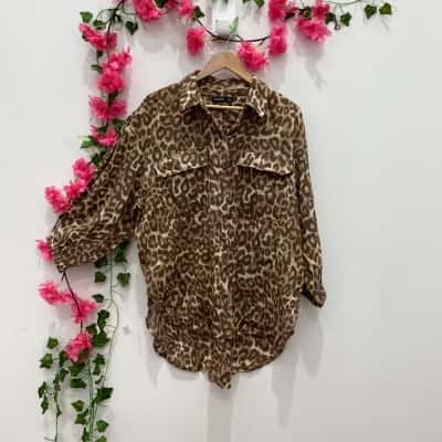 Decjuba Womens  Size M/ L Long Sleeve Shirt Animal print / Brown / Pattern 