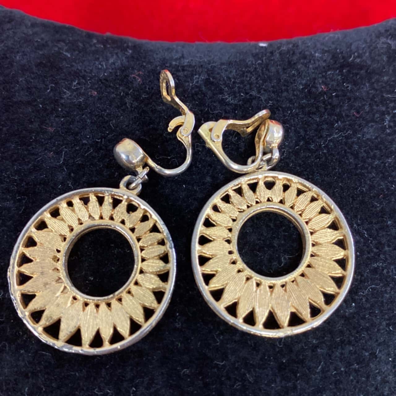 Vintage style clip on earrings (s)