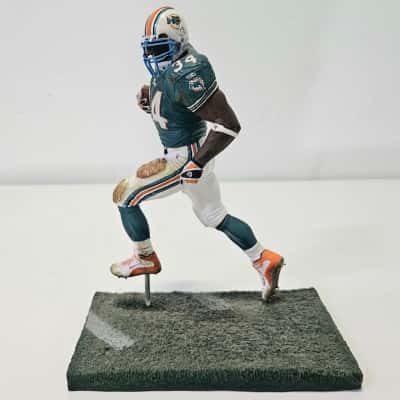 2004 McFarlane Toys #34 R. Williams NFL Miami Dolphins Figurine.