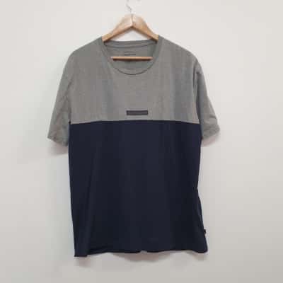 Quicksilver Men's Size XXL Grey & Navy T-Shirt