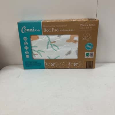 Conni Kids Absorbent & Waterproof Bed Pad W/Tuck-Ins NEW