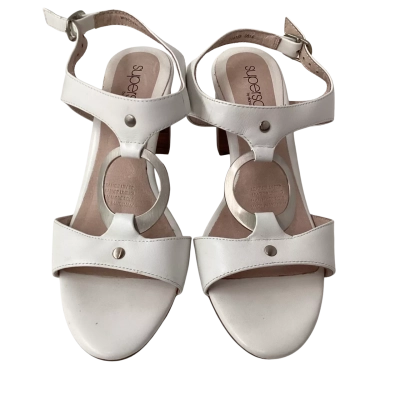 NEW - Diana Ferrari Wyndham Womens  LEATHER Size 6.5 Heels White RRP $149.95 