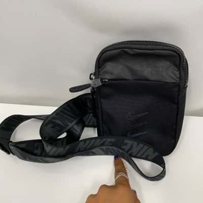 Nike Unisex Cross Shoulder Pouch/Purse Black  