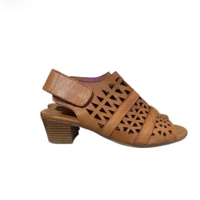 Betts Womens  Size 9 Heels Brown 