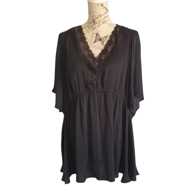 Taking Shape Womens  Size 22 Short Sleeve Top Black  BNWT