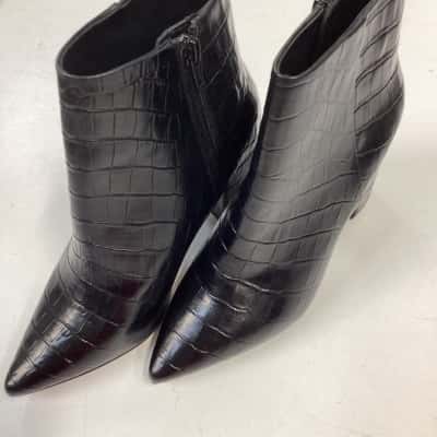 Witchery Womens  Size 36 Black  ankle boots
