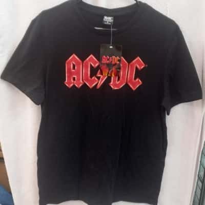  Mens ACDC  Size M Short Sleeve T-shirt Black  / Red 