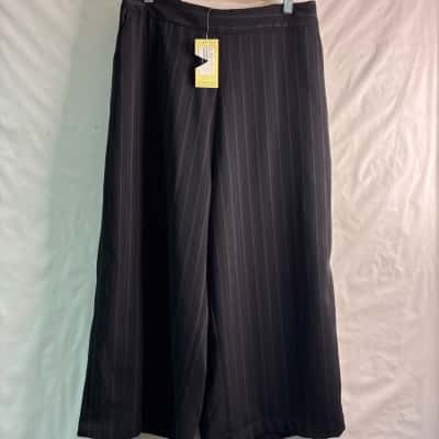 Veducci Womens  Size 14 Wide Leg Pants Black  / Pinstriped 
