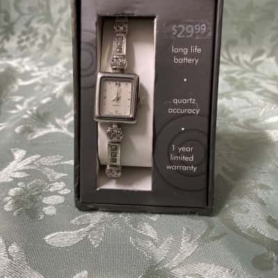  Womens Slim Square Bangle Warch