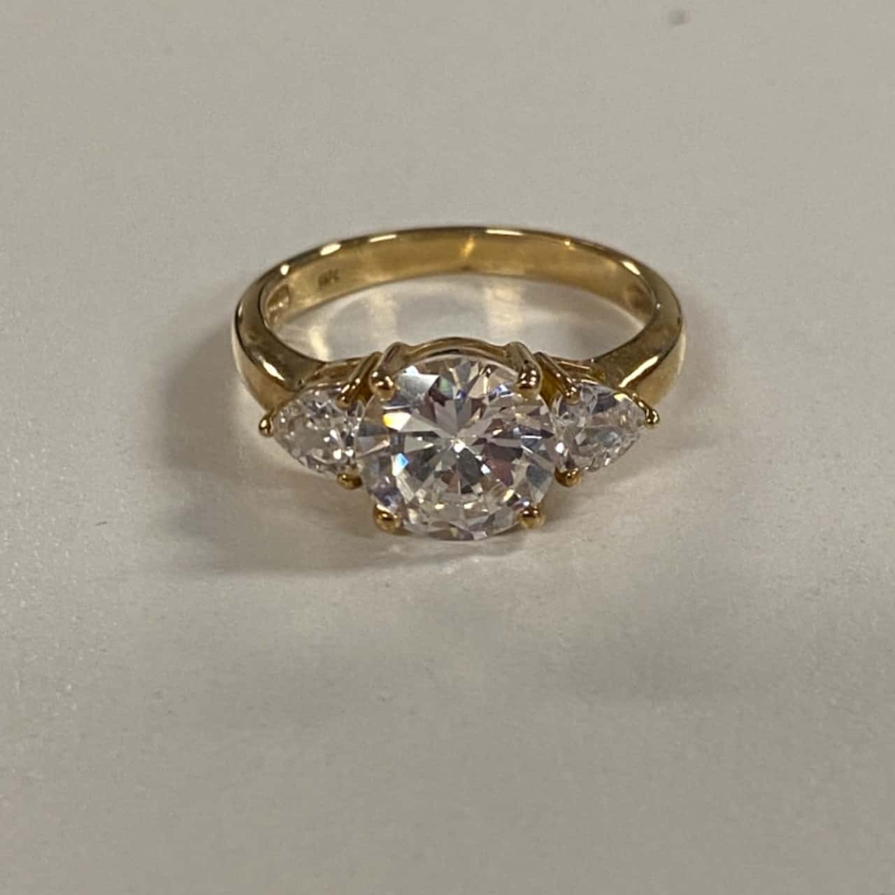 9ct YG Ring W/ Clear Stones