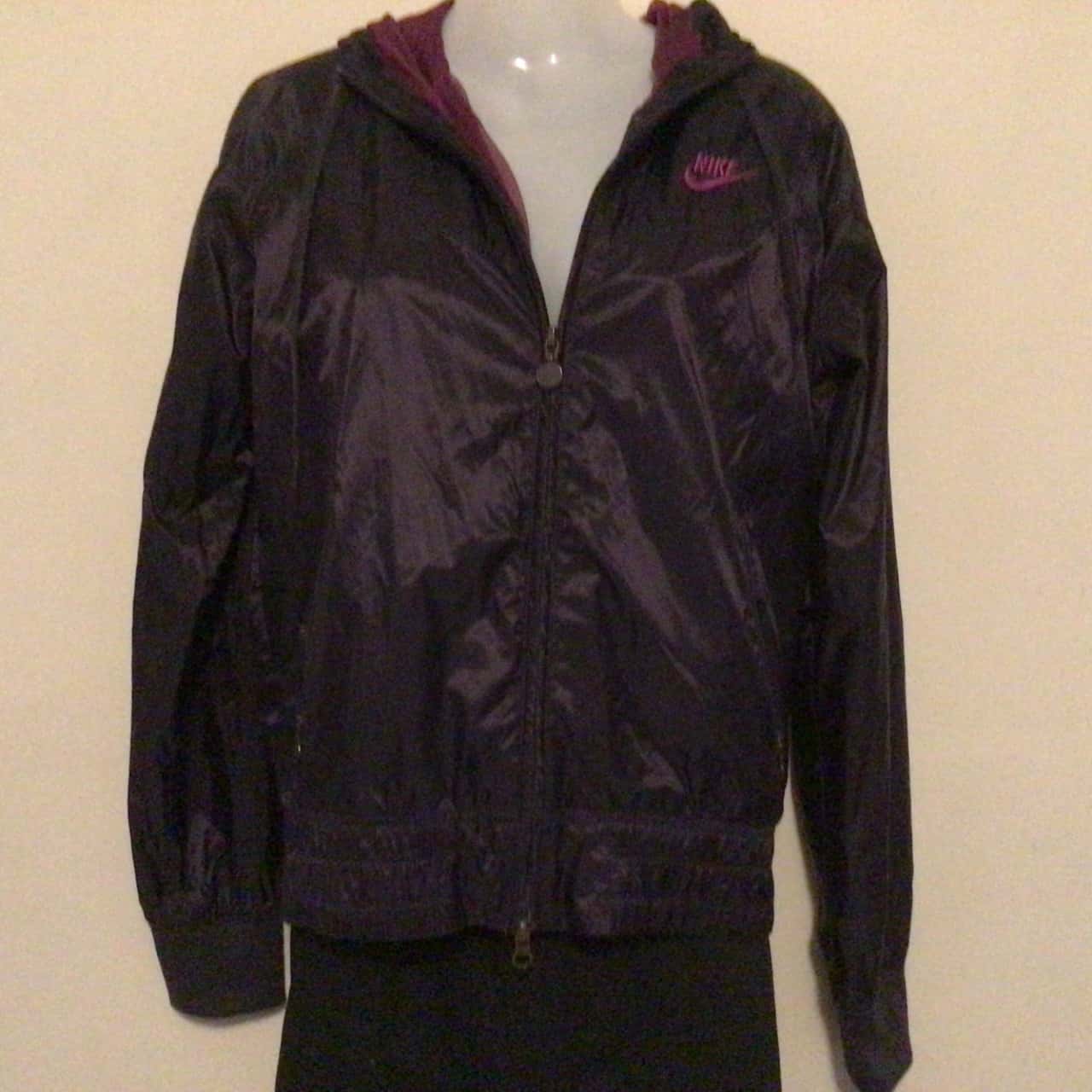 Womens Nike Spray Jacket Size M Deep Purple (s)