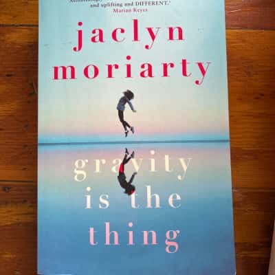 Gravity is the thing, Jaclyn Moriarty
