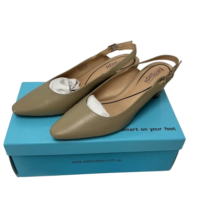 Easy Steps Womens leather Size 8 Heels Nude 