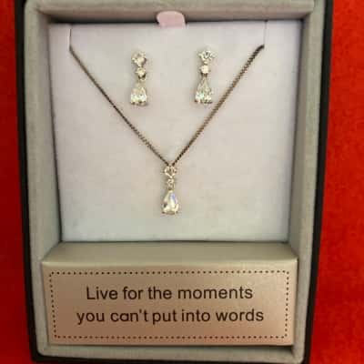  Women's Faux Diamonds Earrings / Necklace Set