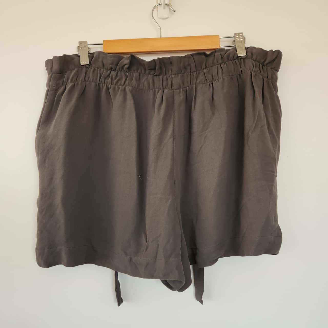 Forever New Grey Shorts Size 16 / XXL