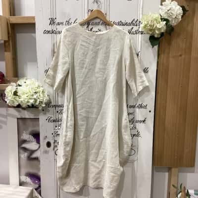 Sassind Melbourne Brand! NWOT! MELBOURNE BOUTIQUE LABEL! CONTEMPORARY MODERN MIDI BALLOON DRESS! 100% SUPERIOR LINEN DRESS! Womens  Size S Casual Dress / Midi Dress / Short Sleeve Dress  Beige 
