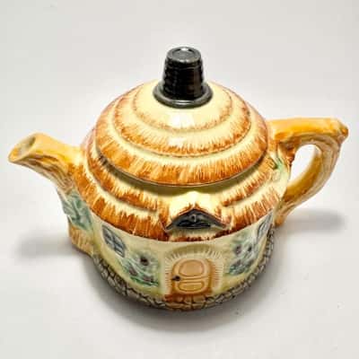 Vtg. Hand Painted Ceramic Round thatched-roof Cottage Teapot 