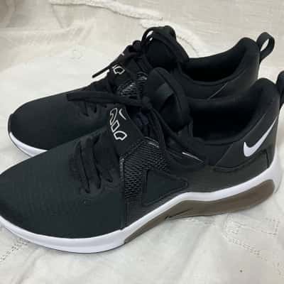 Nike Mens  Size 40 Black  / White Runners