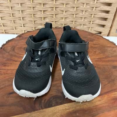 NIKE Boys Girls Sneakers Kids Shoes Outdoors Size 5.5-6 Casual Party Slipon Velcro 