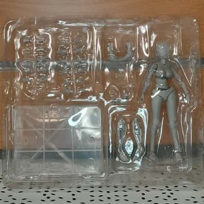 Posable female mannequin/figure for art