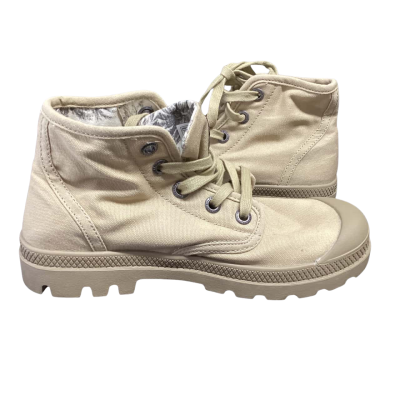 Billabong boots  Size 7.5 Beige 